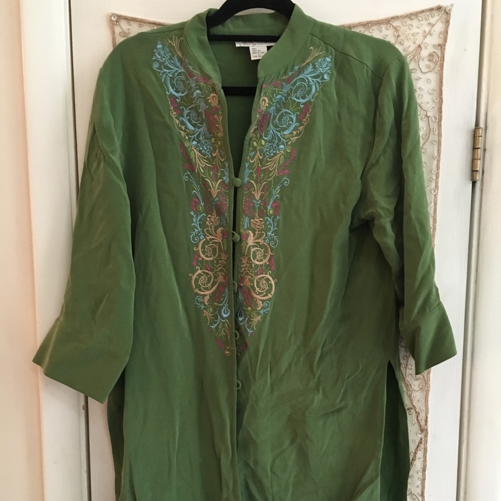 NWOT Large 100% Silk Green Floral Tunic Shirt.